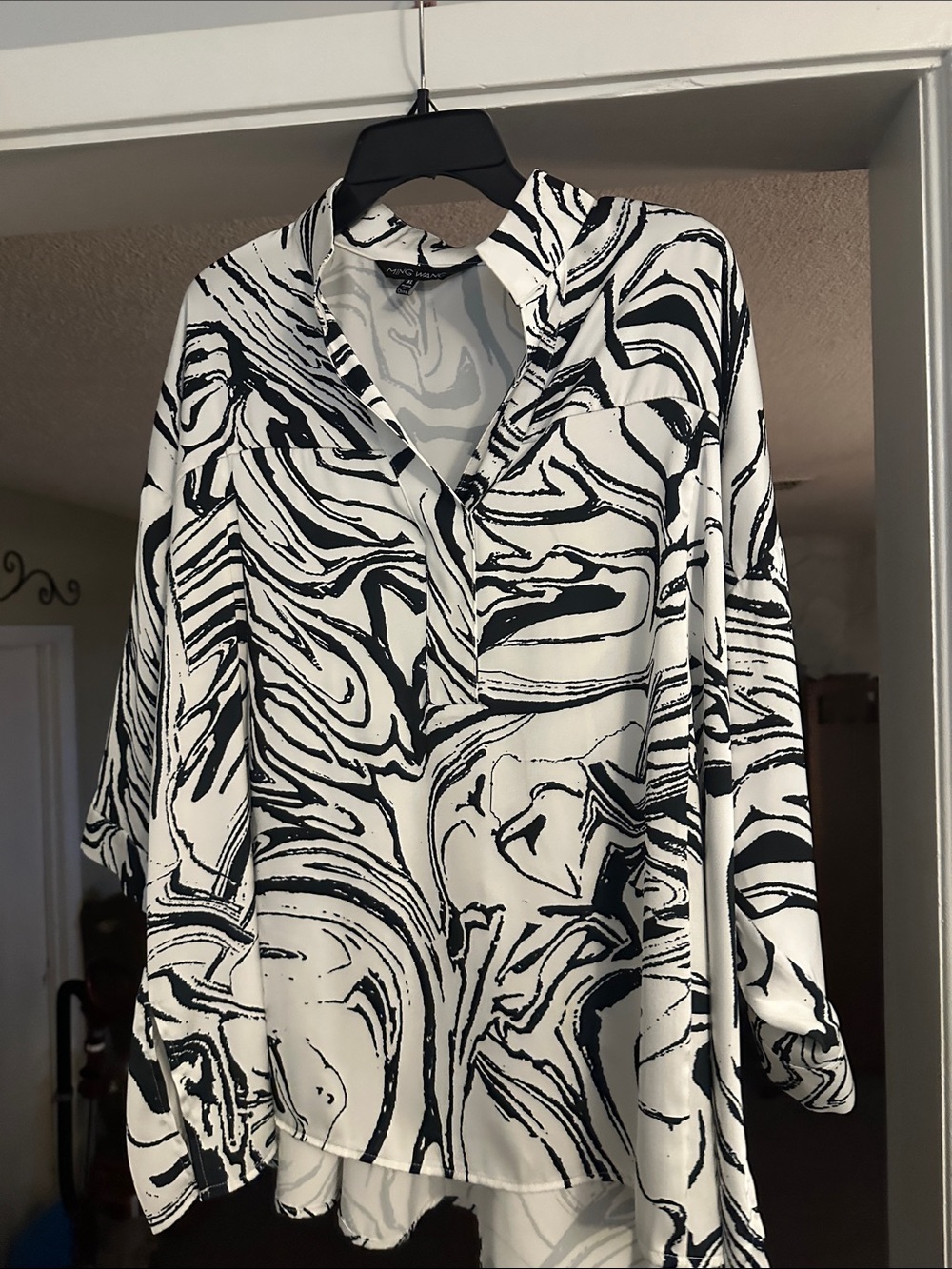 Ming Wang Black and White Abstract Marble Blouse